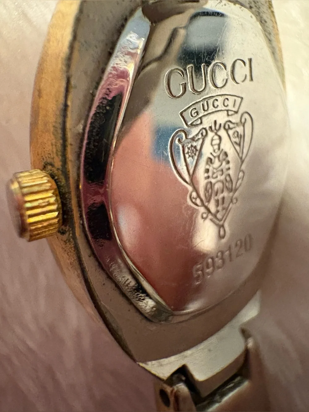 Classic Authentic Vtg Gucci Women's Oval Watch with Engraved Crest - Ref. 59312